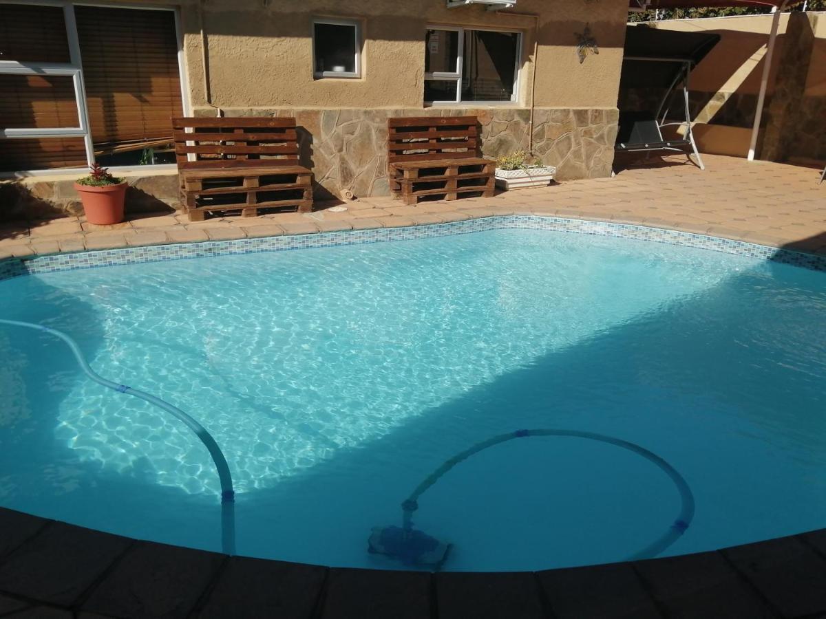 Esperanca Guesthouse Виндхук Экстерьер фото