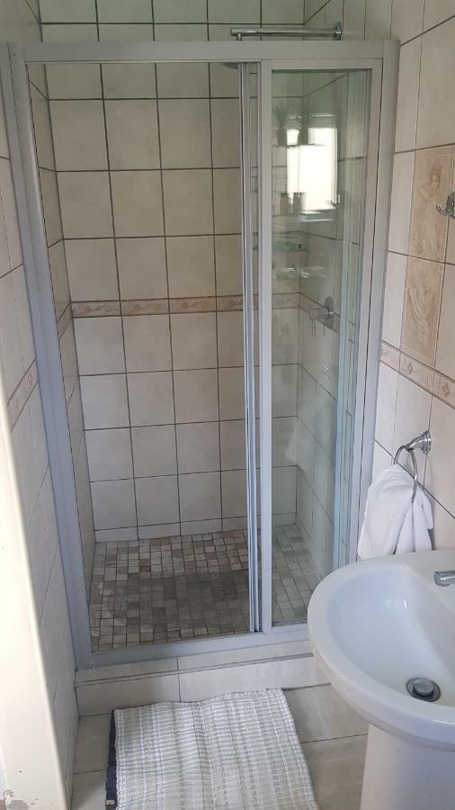 Esperanca Guesthouse Виндхук Экстерьер фото