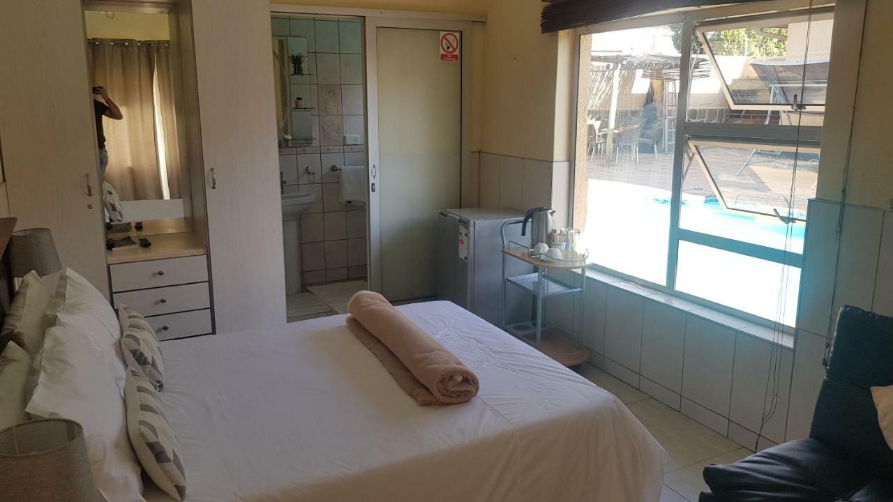 Esperanca Guesthouse Виндхук Экстерьер фото